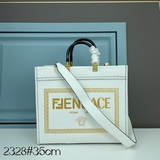 FéI X Versace聯名款托特包！兩大品牌字母LOGO相結合設計，搭配樹