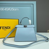 Fendi 最新小貓包PeekaboolseeuPetite它是peeka