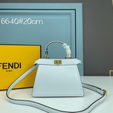 Fendi 最新小貓包PeekaboolseeuPetite它是peeka