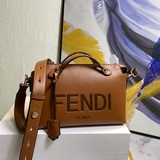 FENDI by the way 波士頓手提袋意大利小皮制作，簡約風燙印字母圖案