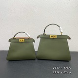 大號 FEND peekaboo ISEEU 手袋延續經典peekaboo手袋的