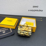 FDFéI X Versace聯名款小法棍 口紅包 兩大品牌元素完美結合，采用