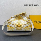 Fendi by Versace系列當中又精彩演繹，把FENDI FF logo
