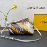 Fendi by Versace系列當中又精彩演繹，把FENDI FF logo