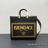  托特包 Sunshine中號皮革手提袋，飾有燙印FENDI ROMA字樣和硬