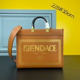 現貨全新FENDAC E系列Sunshine中號手提袋，金色層壓印花，飾有F