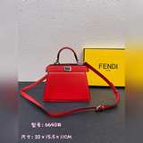 Fendi 最新小貓包PeekaboolseeuPetite它是peeka