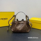 fendi吊床包,帶來既功能多元且又造型醒目的多功能設計，創新的設計，可以作為肩