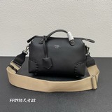 FENDI by the way 波士頓手提袋意大利小皮制作，簡約風燙印字母圖案