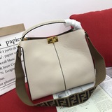 Fendi 頂級做工  官網最新    純手縫蠟線 小貓包FEND PEEKA