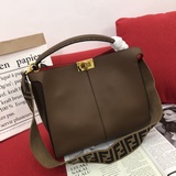 Fendi 頂級做工  官網最新    純手縫蠟線 小貓包FEND PEEKA