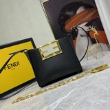 配雙肩帶！fendi Way 新款雙F扣手袋。經典的雙F扣，小牛皮材質，簡單大氣