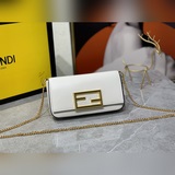 fendi 幾何圖形小方包簡約款baguette，采用牛皮手搓紋搭配原版定制FF