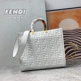 FéI TOTE 托特包“陽光手提袋”官網最新浮雕滿F陽光托特包，側邊全手工F皮