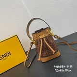 .新款mon tresor bag 滿FF 法蘭絨羊水桶包經典水桶包：采用法