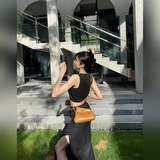 配禮盒，芬迪夾子包 來了！設計師Kim Jones主導下，設計的第一款fend