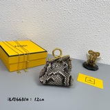 全網最新fendi First來了！蛇紋夾子包設計師Kim Jones主導下