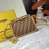 【配盒出貨】 官網最新fendi 最新Touch風琴包全新fendi Touc
