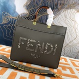 [發]FéI TOTE 托特包“陽光手提袋”字母蛇皮LOGO手工縫線設計，玳
