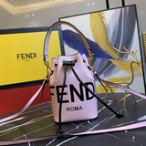 【原版皮高品質】Mon Tresor小號水桶手袋，配有抽繩和Fendi金屬标志裝