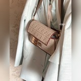 原版品質、配盒子Baguette 法棍包布面水洗logo 3D立體刺繡 型