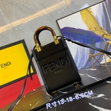 【原版皮高品質】 FENDI官網最新sunshine mini tote搭配一身