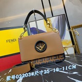 【原單品質】 Fendi 最新翻蓋大號 手袋，火熱回貨 官網主推 新品 蓋面标