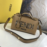 FENDIBOSTON中號手袋，蛇紋字母LOGO設計，皮革進口原料制作，單拉鍊