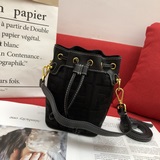 FéI 2023早春新款、刺繡FF LOGO水桶包 小水桶的容量絕對不用擔心