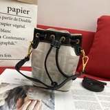 FéI 2023早春新款、刺繡FF LOGO水桶包 小水桶的容量絕對不用擔心