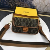 [強]最新款全新Fendi Roma Amor耀目登場、當意大利文化宮的拱門被彩