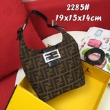  F END1 vintage中古薯條包出貨這款中古加入了弧形設計，相對比