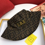 百搭單品出貨了Fendi漁夫帽：複古又防曬夏天到啦,準備一頂這樣又好搭配的帽子