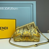 Fendi by Versace系列當中又精彩演繹，把FENDI FF logo