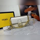 最新走秀款Fendi /Versace聯名款法棍包閃亮登場！牛皮材質，包身兩側