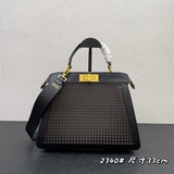 Fendi镂空小貓包Iconic Peekaboo ISeeU中號手袋，白色牛皮