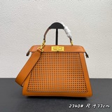 Fendi镂空小貓包Iconic Peekaboo ISeeU中號手袋，白色牛皮
