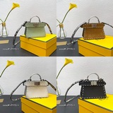 FENDI 超迷你：手工縫制小貓包 頭層牛皮材質，純手工縫線，搭配金屬手柄、牛