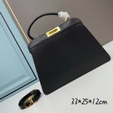 FENDI peekaboo ISEEU 中號手袋，延續經典peekaboo手袋