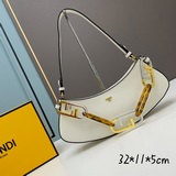 FENDI最新半月型腋下包領先出貨！FENDI O’Lock包在皮具世界首次亮