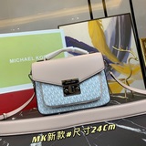 【配精品禮盒】 MK專櫃秋冬款，追逐流行元素大衆化，手工細節精細，包型實用得體，
