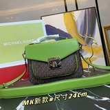 【配精品禮盒】 MK專櫃秋冬款，追逐流行元素大衆化，手工細節精細，包型實用得體，