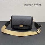 mk明星同款牛皮配pvc材質，2條肩帶，可以斜跨或單肩， 尺寸24x16x8
