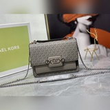 MK秋冬新品，老花PVC牛皮雙層内裡 六個卡位，拉鍊内袋加三個口袋肩帶可調節