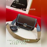 MK夏季最新明星同款牛皮配pvc材質，2條肩帶，可以斜跨或單肩， 