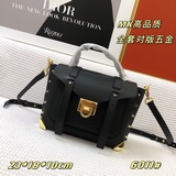 MK專櫃19秋冬新款，明星同款，原單品質，手提斜挎包，超級實用，大容量内裡，全套