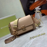 MK～官網圖～【配精品禮盒】 Mk專櫃21夏季新品，雙肩帶加持，可腋下、可挎包