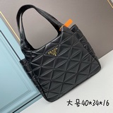 新款購物袋1BG339新款大購物袋/流浪包這款大購物袋采用進口羊皮，複雜手工車線