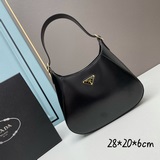 Prad Cleo 1BC181新款超大號斜挎包 這款斜挎包采用進口小牛包，内