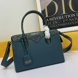 官網勁爆新款  火遍全球 2023開年新款普拉達《PRADA》   款號：500